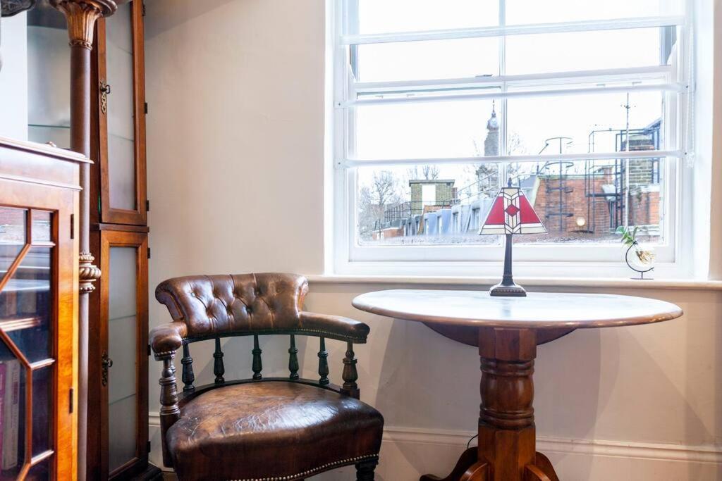 דירות לונדון Outstanding Antique 1Br Flat In Soho מראה חיצוני תמונה