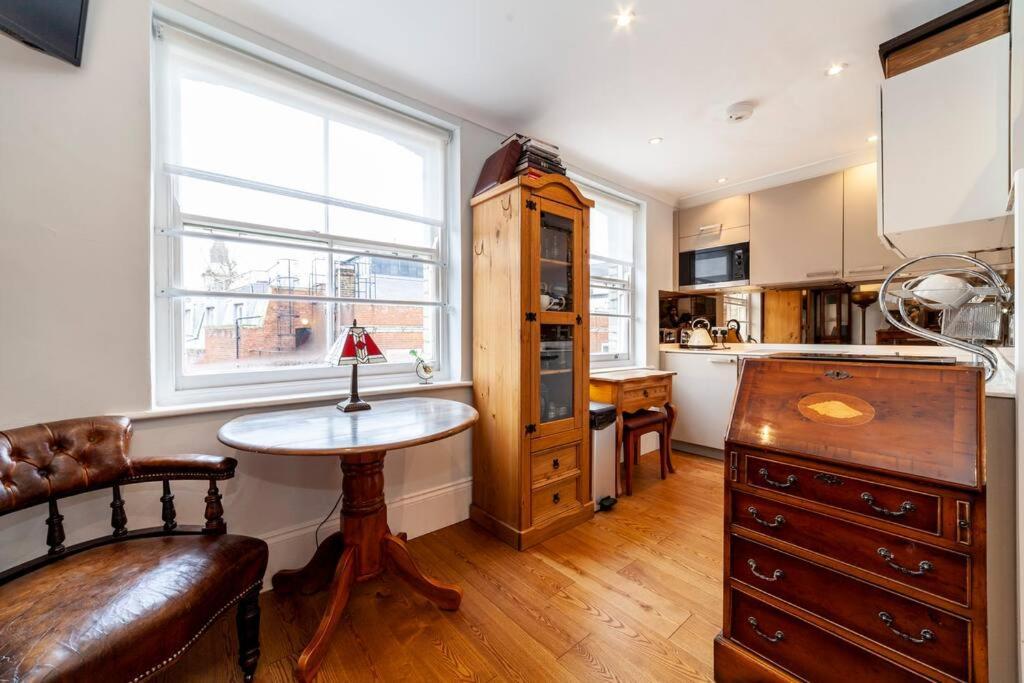 דירות לונדון Outstanding Antique 1Br Flat In Soho מראה חיצוני תמונה